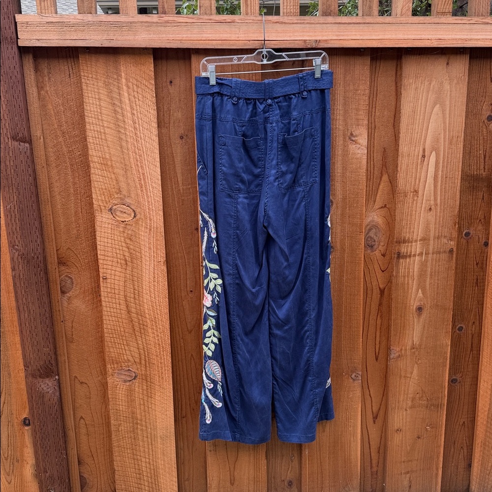 Johnny Was fun embroidered trousers - Picture 2 of 6